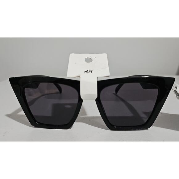 NWT H&M Cat Eye Black Sunglasses Tinted UV Protective Retro - Picture 9 of 12